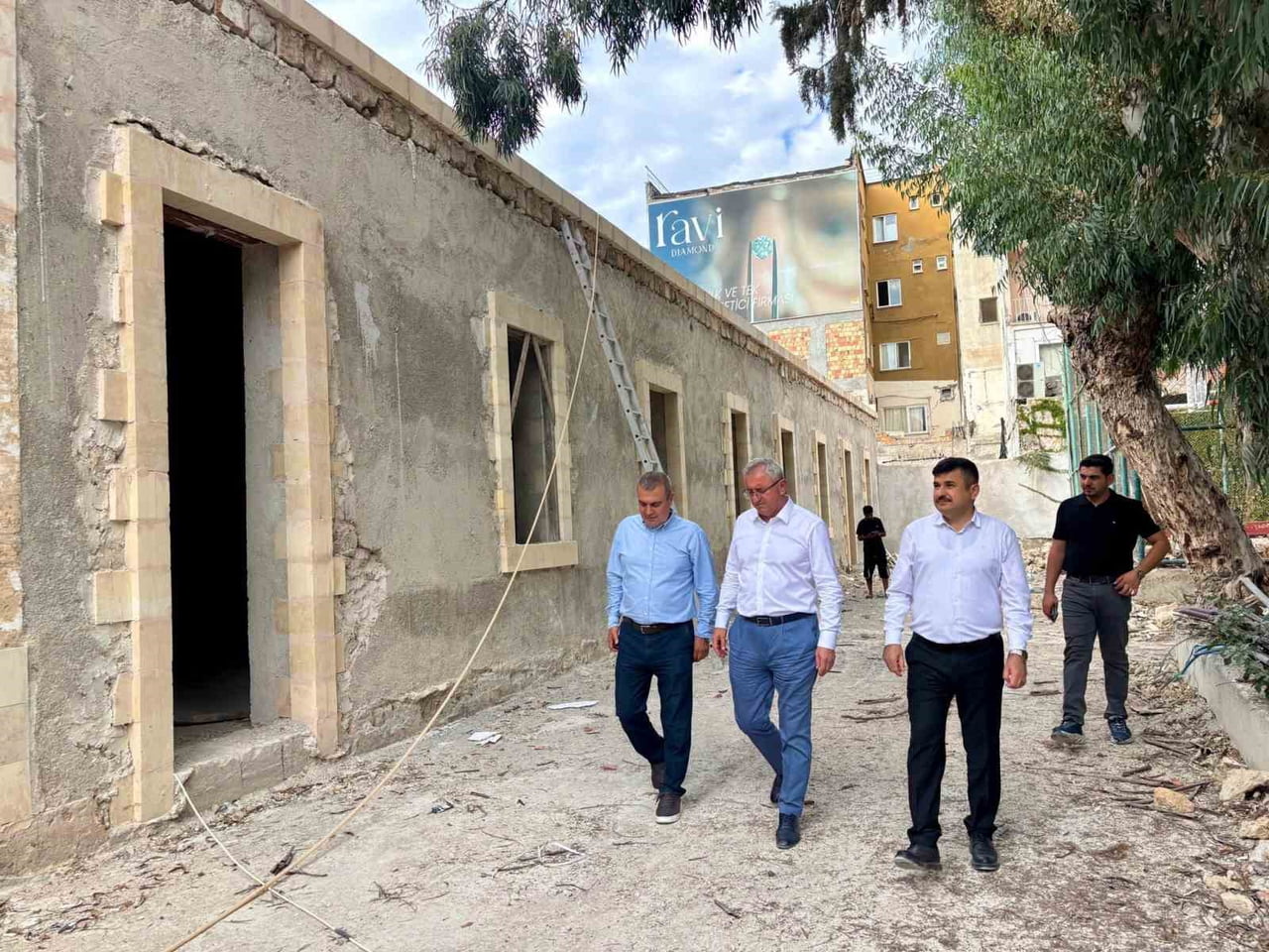 İSKENDERUN KAYMAKAMI MUHAMMET ÖNDER VE İLÇE MİLLİ EĞİTİM MÜDÜRÜ ALİ HAYTAZ, RESTORASYONU DEVAM...