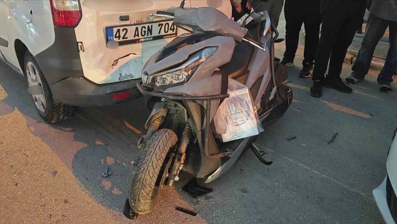ISPARTA'DA MEYDANA GELEN ZİNCİRLEME TRAFİK KAZASINDA MOTOSİKLET SÜRÜCÜSÜ YARALANDI.