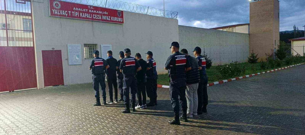 ISPARTA'NIN ŞARKİKARAAĞAÇ İLÇESİNDE DÜZENLENEN UYUŞTURUCU OPERASYONUNDA 3 ŞÜPHELİ...