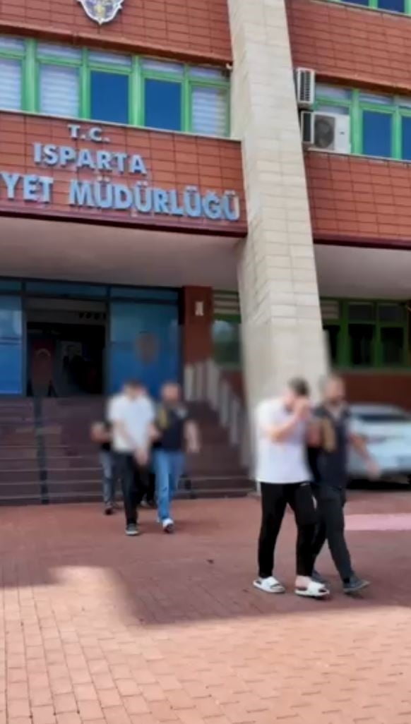 ISPARTA’DA İNTERNET SİTESİ ÜZERİNDEN SAHTE ARAÇ KİRALAMA YÖNLENDİRMESİ YAPARAK VATANDAŞLARI...
