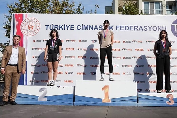 İSTANBUL'DA DÜZENLENEN PARKUR CİMNASTİK GENÇ-BÜYÜK TÜRKİYE ŞAMPİYONASI'NDA MERSİN'İ TEMSİL EDEN...