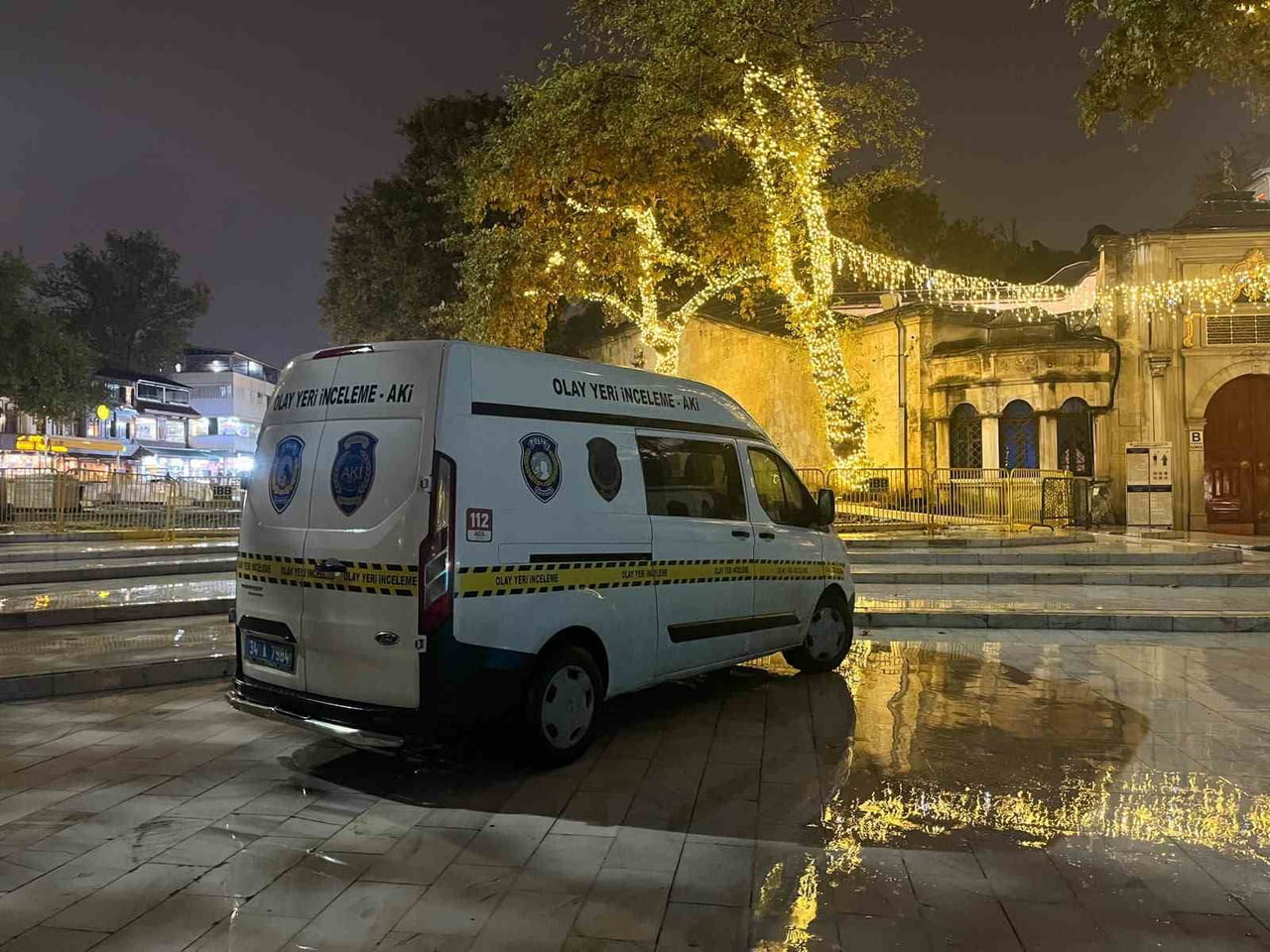 İSTANBUL'DA EYÜPSULTAN CAMİİ'NDE NAMAZ SIRASINDA İKİ KİŞİ ARASINDA ÇIKAN TARTIŞMA SONRASI...