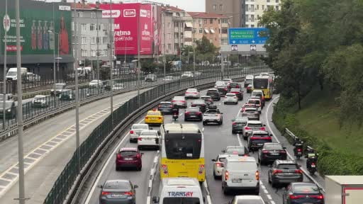 İstanbul'da yağmurun da etkisiyle trafik yoğunluğu yaşandı