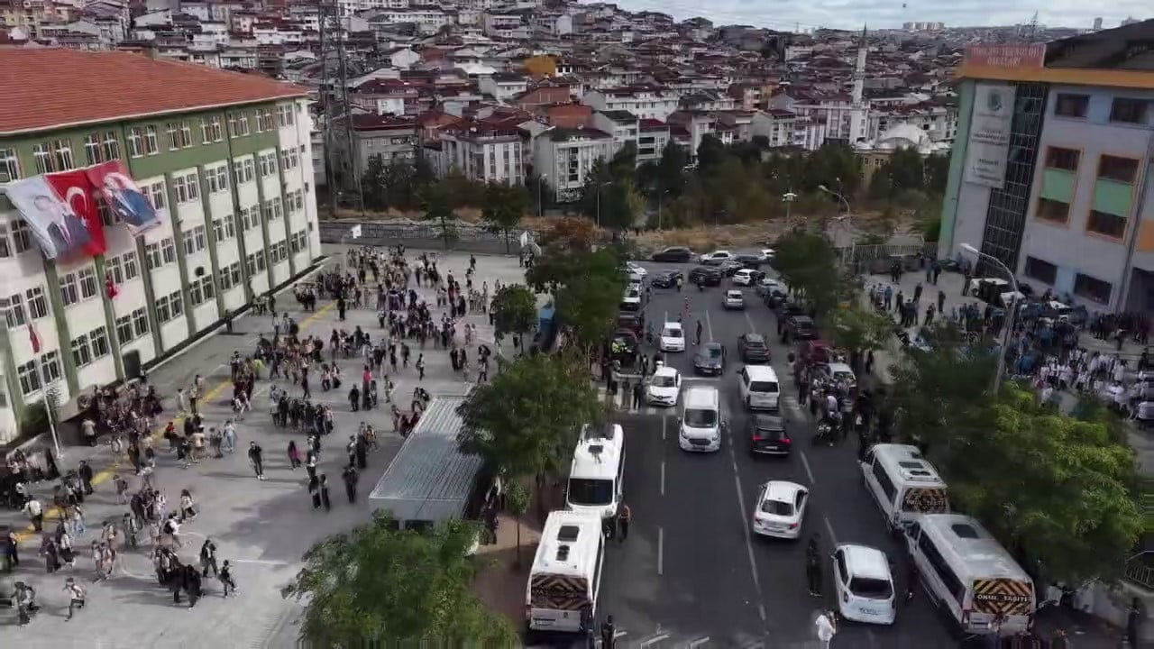 İSTANBUL'UN 39 İLÇESİNDE EŞ ZAMANLI VE DRON DESTEKLİ "OKUL VE ÇEVRELERİNDE GÜVENLİK UYGULAMASI"...