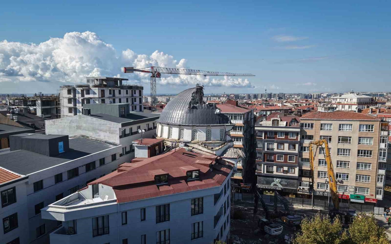 İSTANBUL'UN BAHÇELİEVLER İLÇESİNDE YAPILAN KAROT TESTİ SONUCUNDA RİSKLİ YAPI OLDUĞU BELİRLENEREK...