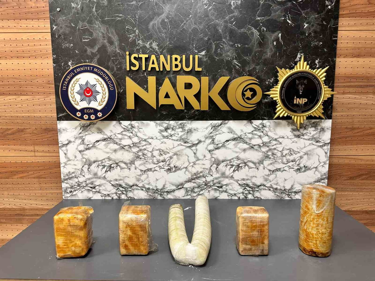 İSTANBUL'UN SARIYER İLÇESİNDE 8 KİLO 850 GRAM KRİSTAL METAMFETAMİN ELE GEÇİRİLDİ