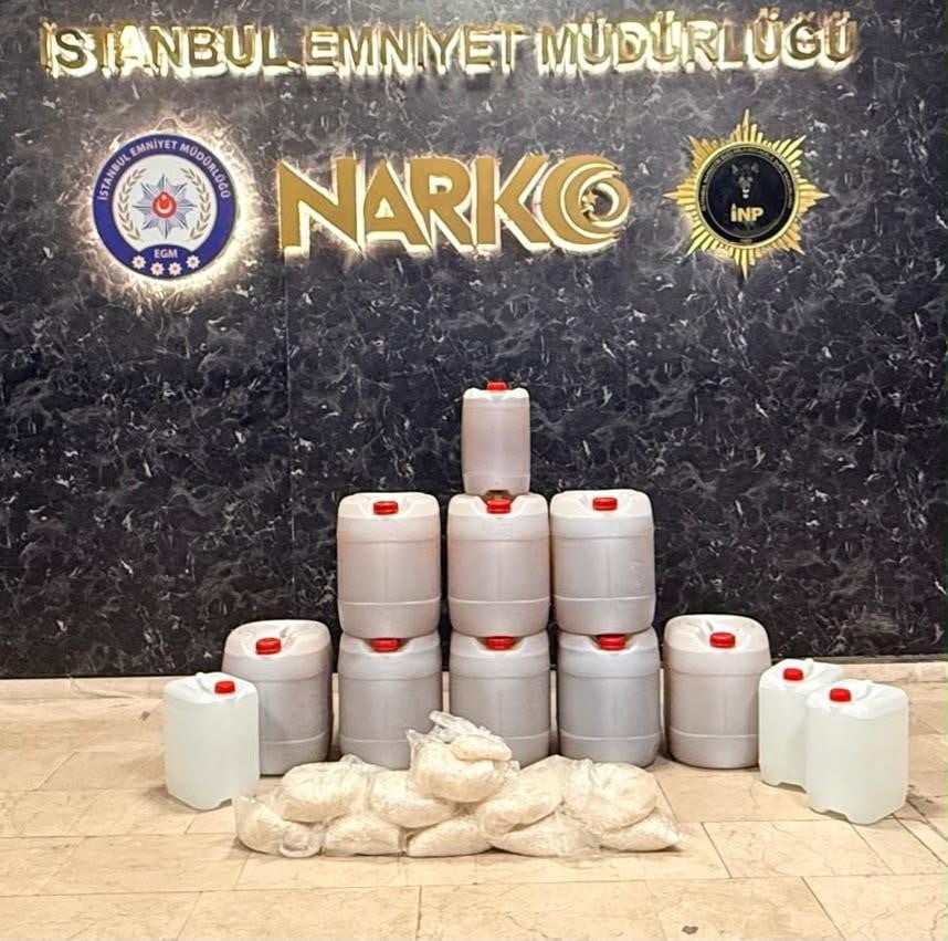 İSTANBUL’DA DÜZENLENEN 4 AYRI UYUŞTURUCU OPERASYONUNDA 8 ŞÜPHELİ YAKALANDI, YÜKLÜ MİKTARDA...