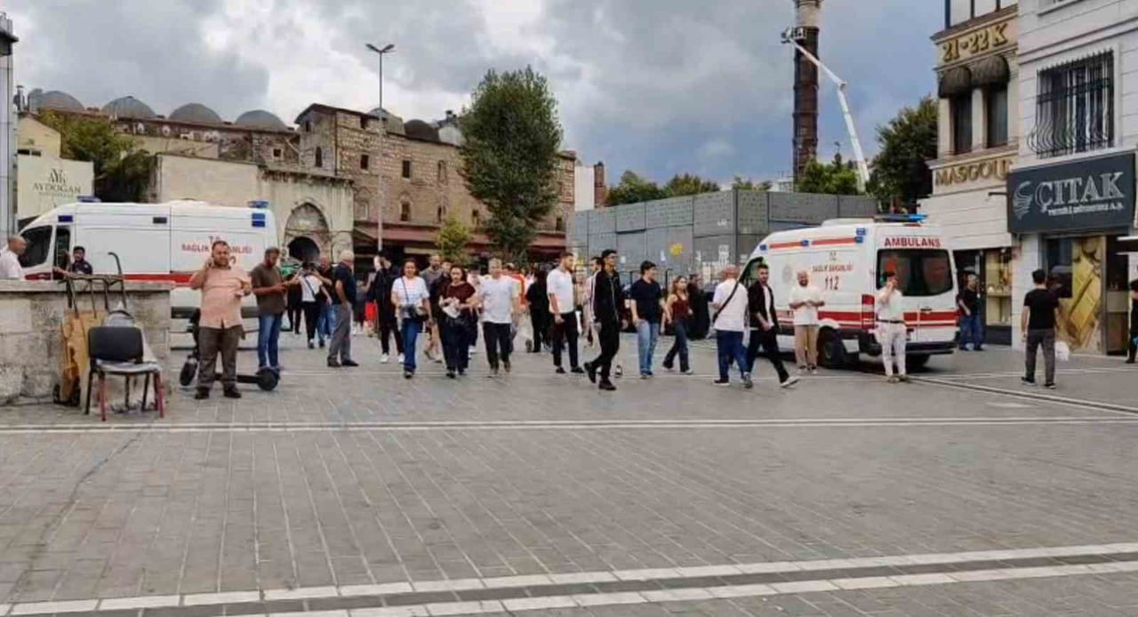 İSTANBUL FATİH ÇEMBERLİTAŞ'TA BİR DÖVİZ BÜROSUNDA İDDİAYA GÖRE, ALACAK VERECEK MESELESİ NEDENİYLE...