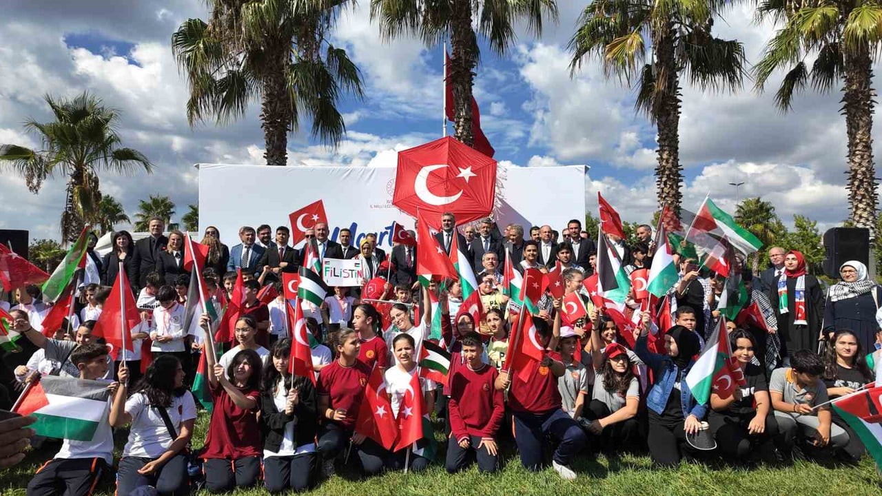 İSTANBUL İL MİLLİ EĞİTİM MÜDÜRLÜĞÜ HİMAYESİNDE DÜZENLENEN "UÇURTMALAR VURULMASIN, GÖKYÜZÜ...