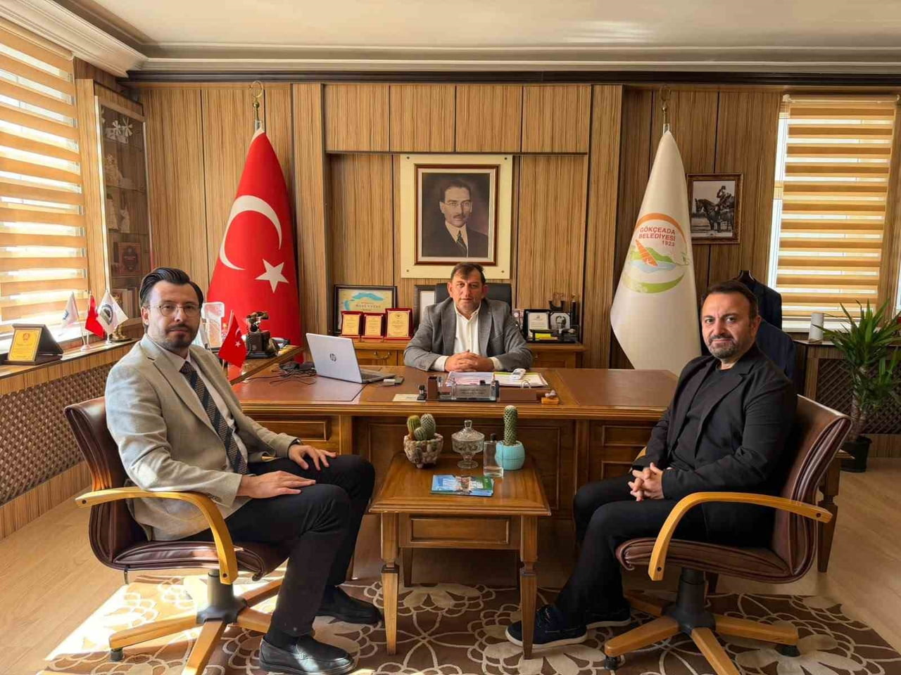 İSTANBUL’UN HIZINDAN GÖKÇEADA’NIN SAKİNLİĞİNE UZANAN BİR YAŞAMIN İZİNİ SÜREN “ADA KOKUSU”...
