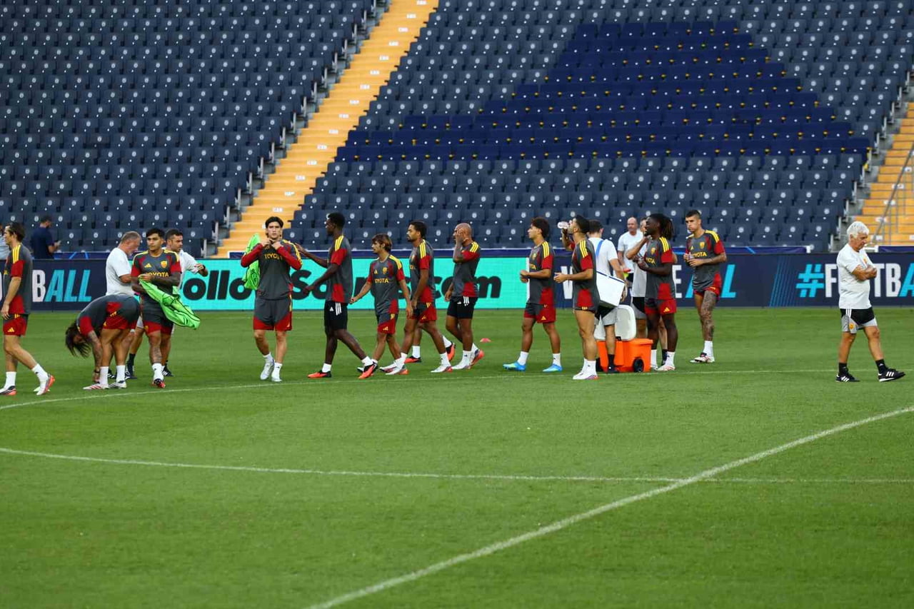 İTALYAN EKİBİ ROMA, FENERBAHÇE İLE OYNAYACAĞI MAÇIN HAZIRLIKLARINI KADIKÖY ŞÜKRÜ SARACOĞLU SPOR...