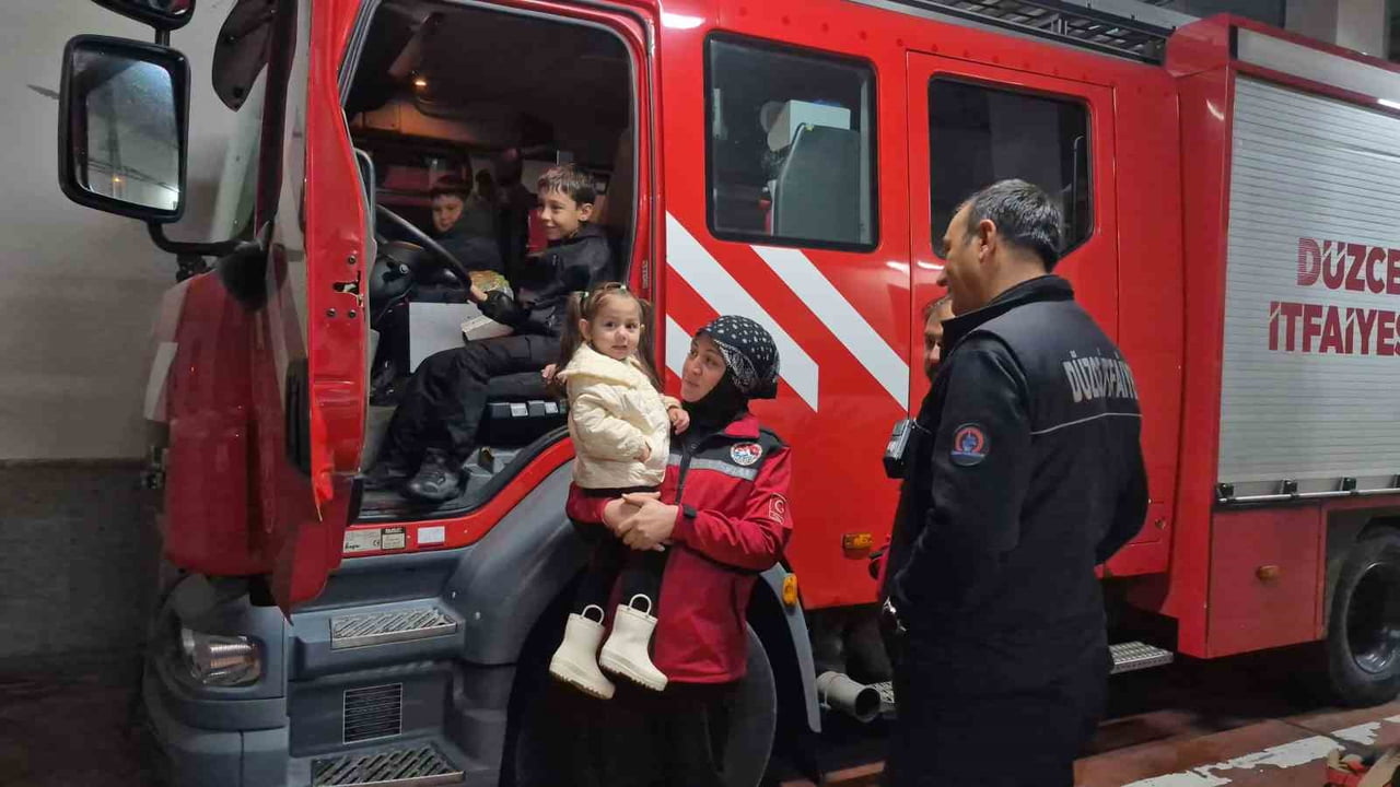 İTFAİYE HAFTASI KUTLAMALARI BÜTÜN HIZIYLA DEVAM EDİYOR. BU ÇERÇEVEDE TÜRKİYE GENELİNDE YAŞANAN...