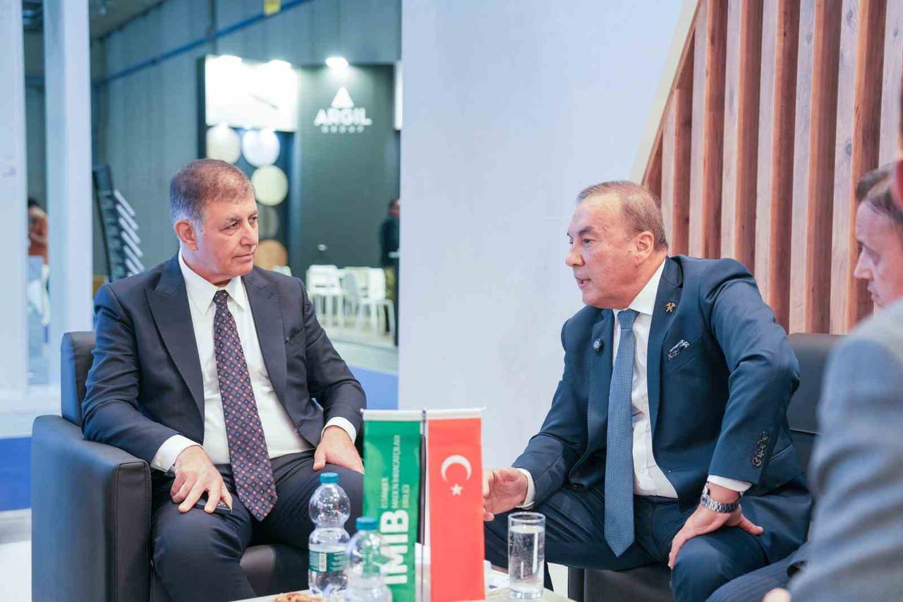 İZMİR BÜYÜKŞEHİR BELEDİYE BAŞKANI DR. CEMİL TUGAY, MARMOMAC FUARI KAPSAMINDA VERONA’DA YEREL...