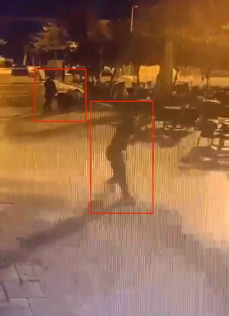 İZMİR’DE BELEDİYEYE AİT BİR KAFEYE GECE SAATLERİNDE KİMLİĞİ BELİRSİZ BİR KİŞİ TARAFINDAN SİLAHLI...