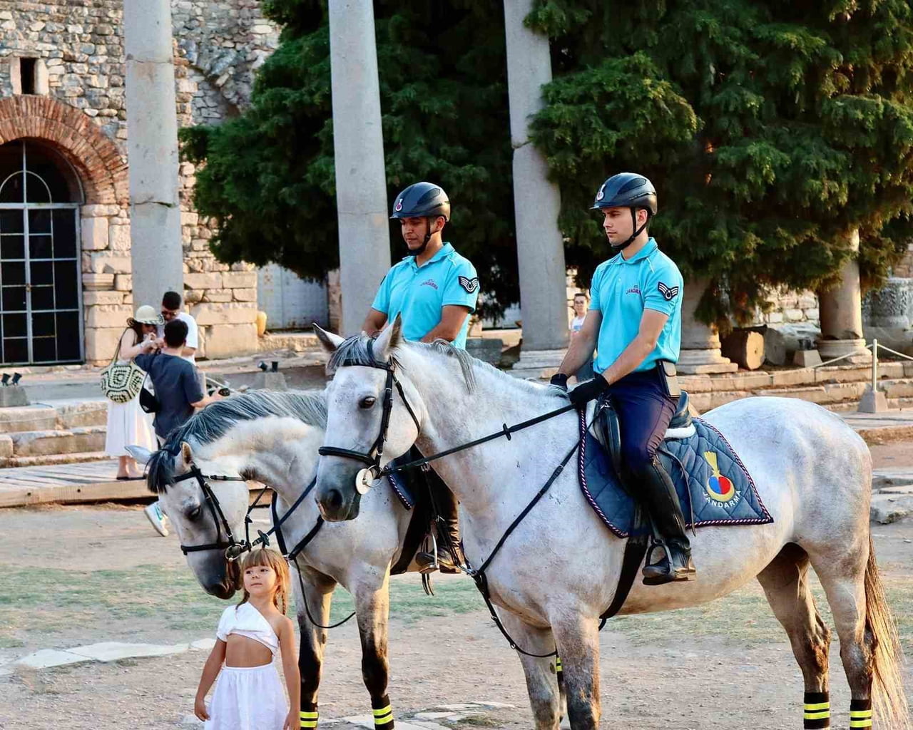 İZMİR’DE VATANDAŞLARIN CAN VE MAL GÜVENLİĞİNİN SAĞLANMASI İLE HER TÜRLÜ SUÇ VE SUÇLULARLA MÜCADELE...