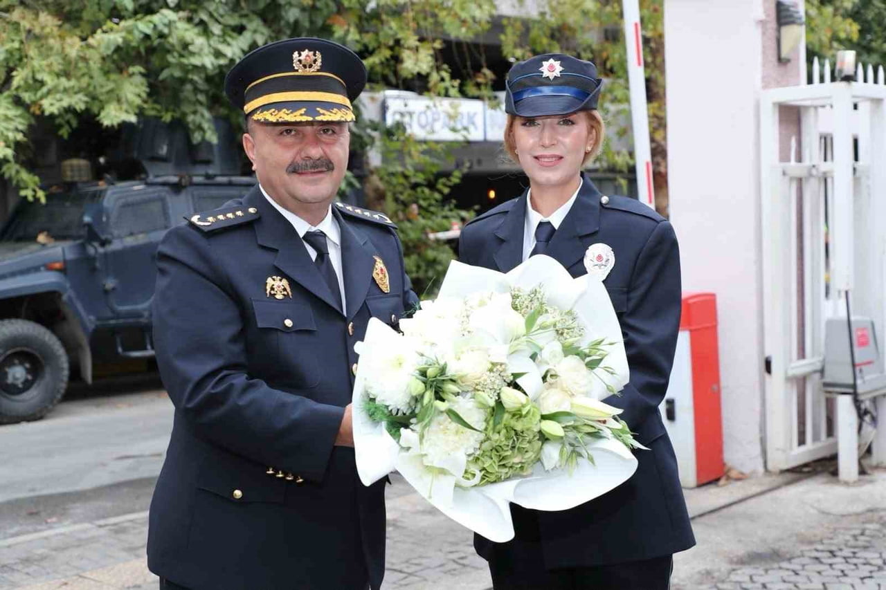 İZMİR İL EMNİYET MÜDÜRÜ OLARAK ATANAN AHMET ARIBAŞ (SOLDA) GÖREVE BAŞLADI