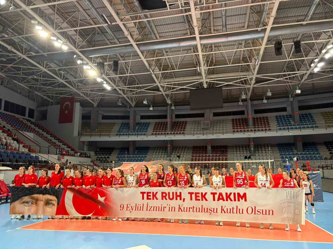 İZMİR’İN 104. KURTULUŞ YIL DÖNÜMÜNDE VOLEYBOL BULUŞMASI