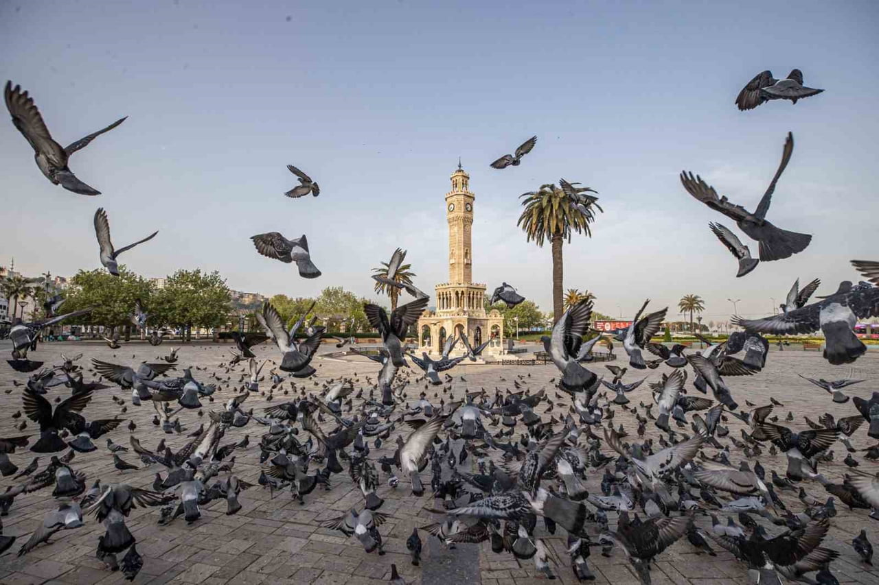 İZMİR SAAT KULESİ, 125 YILDIR KENTİN ZAMANINA TANIKLIK EDİYOR