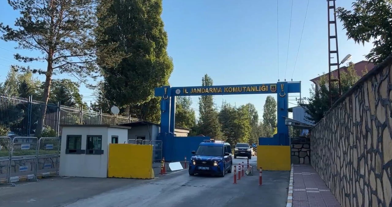 JANDARMA EKİPLERİNCE 8 İLDE 9 AYRI ORGANİZE SUÇ ÖRGÜTÜNE YÖNELİK DÜZENLENEN OPERASYONLARDA 76...
