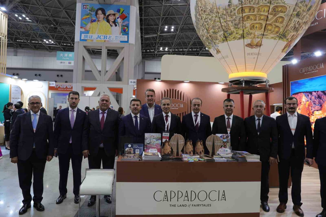 JAPONYA'DA DÜZENLENEN TURİZM EXPO 2026 FUARI'NDA KAPADOKYA'NIN TANITILDIĞI STANT KATILIMCILARDAN...