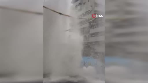Japonya'da etkili olan şiddetli yağışların yol açtığı sel baskınları ve taşkınlarda en az 23 kişi...