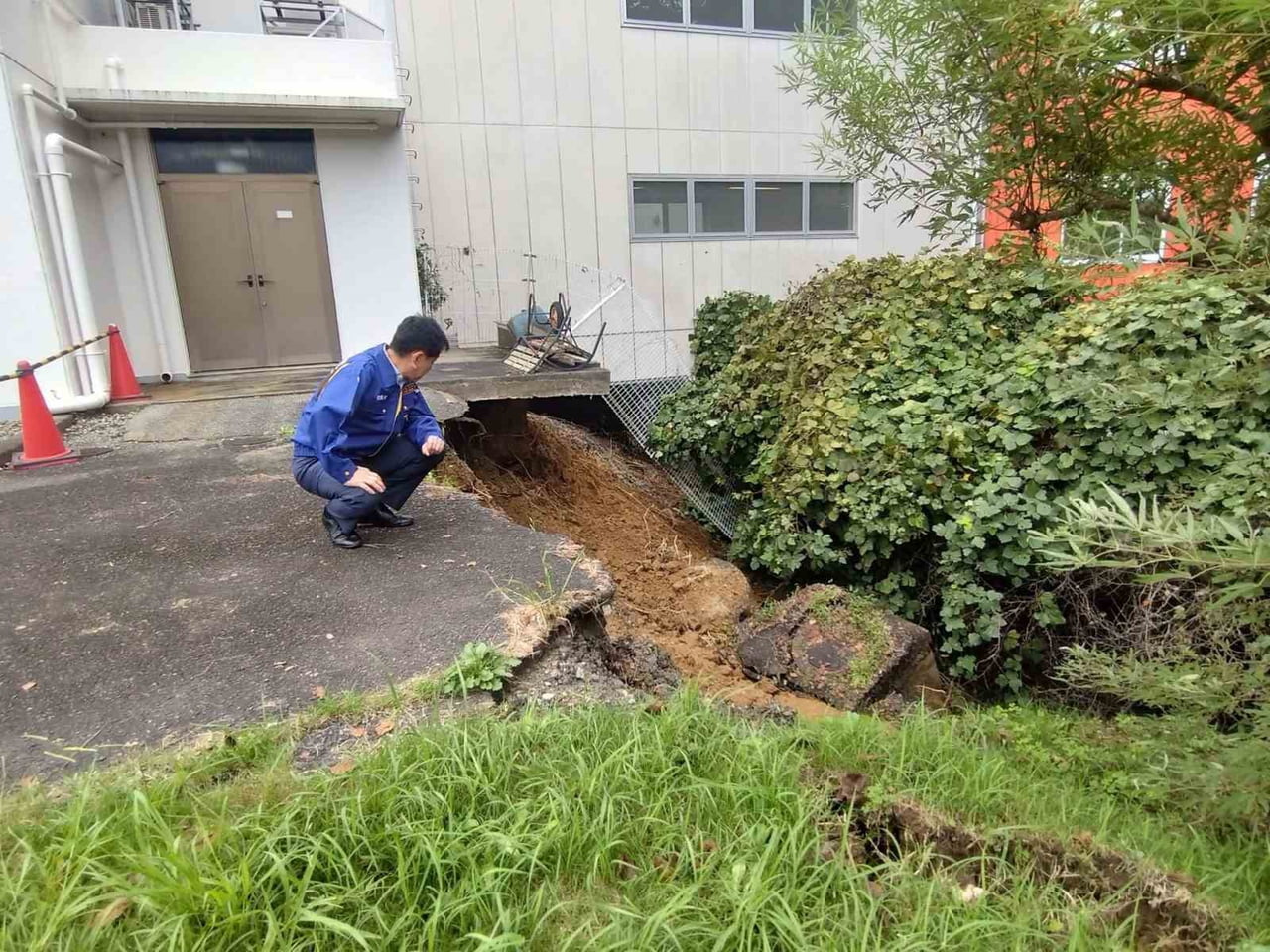 JAPONYA’DA ETKİLİ OLAN DUJUAN TAYFUNU'NDA HAYATINI KAYBEDENLERİN SAYISI EN AZ 9’A YÜKSELİRKEN...