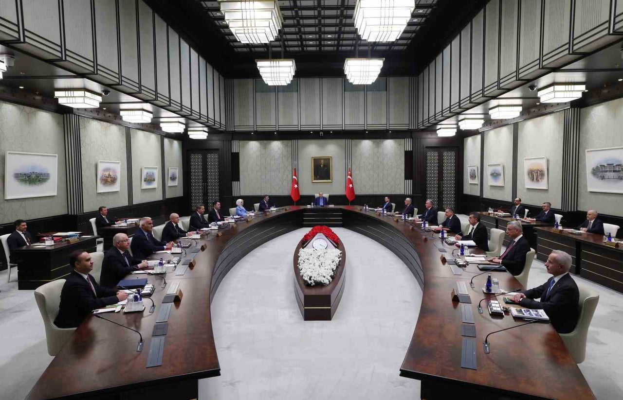 KABİNE TOPLANTISI, CUMHURBAŞKANI RECEP TAYYİP ERDOĞAN'IN BAŞKANLIĞINDA BEŞTEPE'DE BAŞLADI.