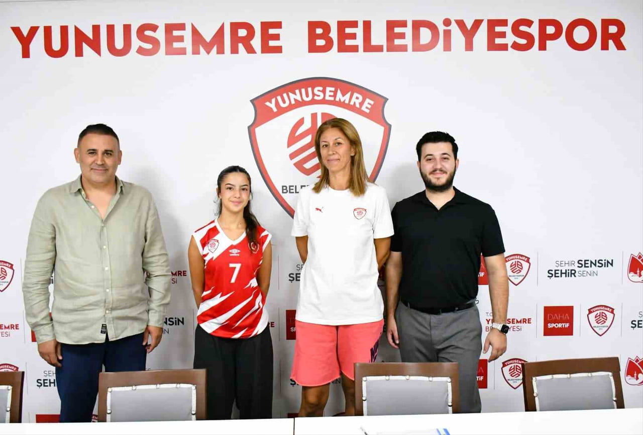 KADINLAR VOLEYBOL 2. LİG'DE YENİ SEZON HAZIRLIKLARINI SÜRDÜREN YUNUSEMRE BELEDİYESPOR, GÖZTEPE'NİN...