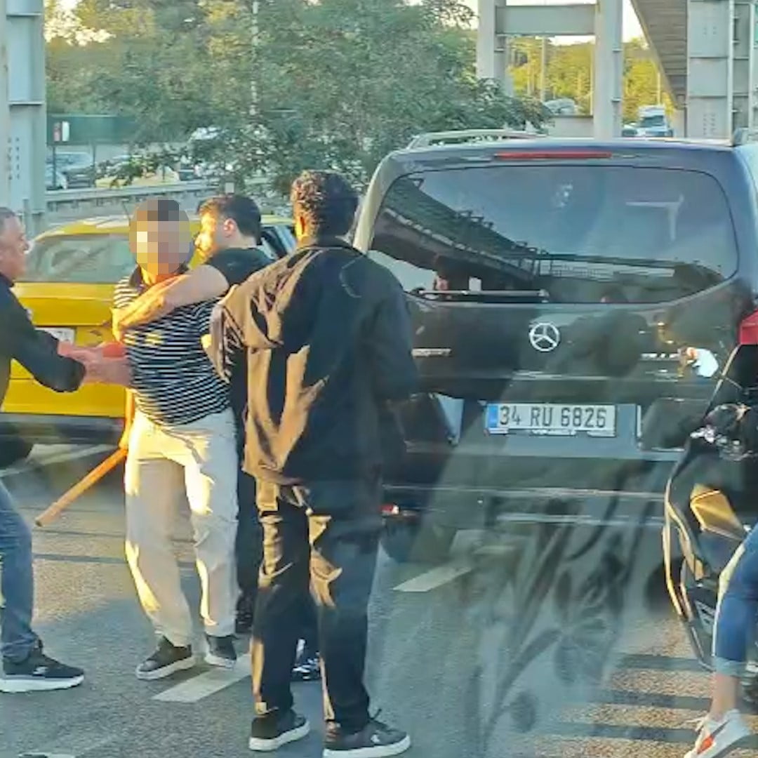 KAĞITHANE’DE MEYDANA GELEN TRAFİK KAZASININ ARDINDAN TARAFLAR ARASINDA ÇIKAN TARTIŞMA YUMRUKLU VE...