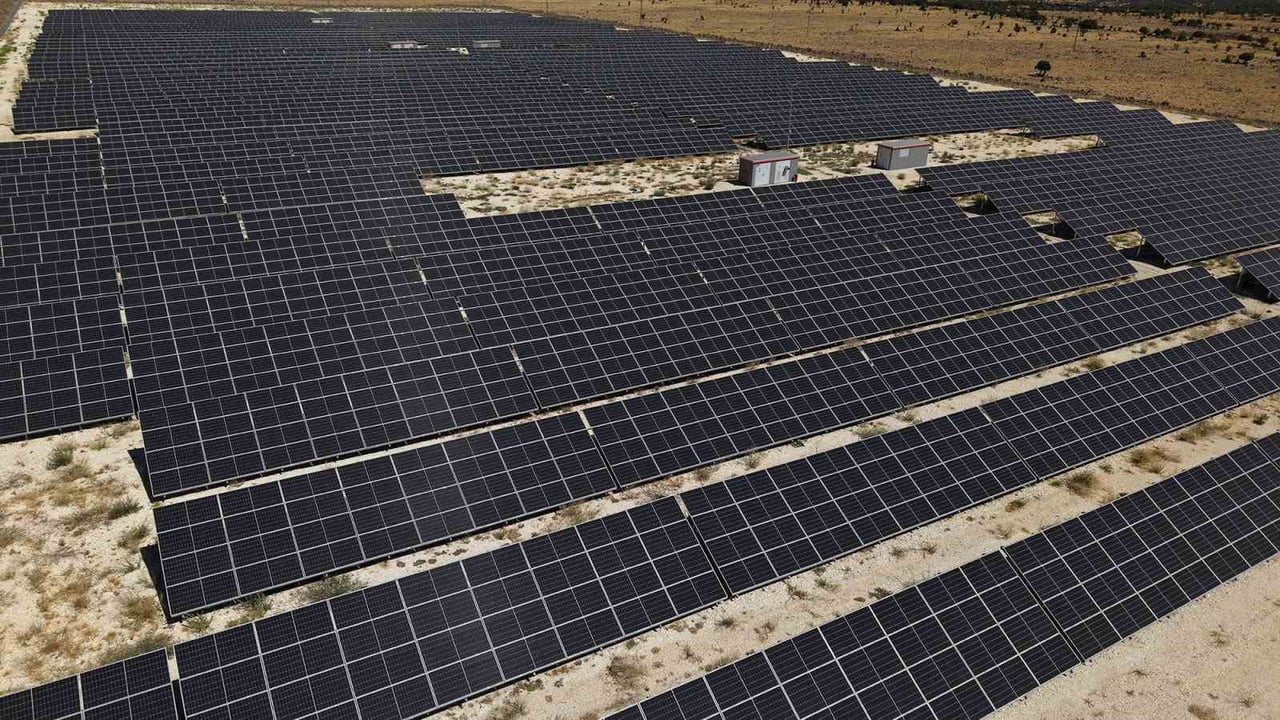 KAHRAMANMARAŞ BÜYÜKŞEHİR BELEDİYESİ GÜNEŞ ENERJİ SANTRALİ TAM KAPASİTE ÜRETİME DEVAM EDİYOR. AYLIK...