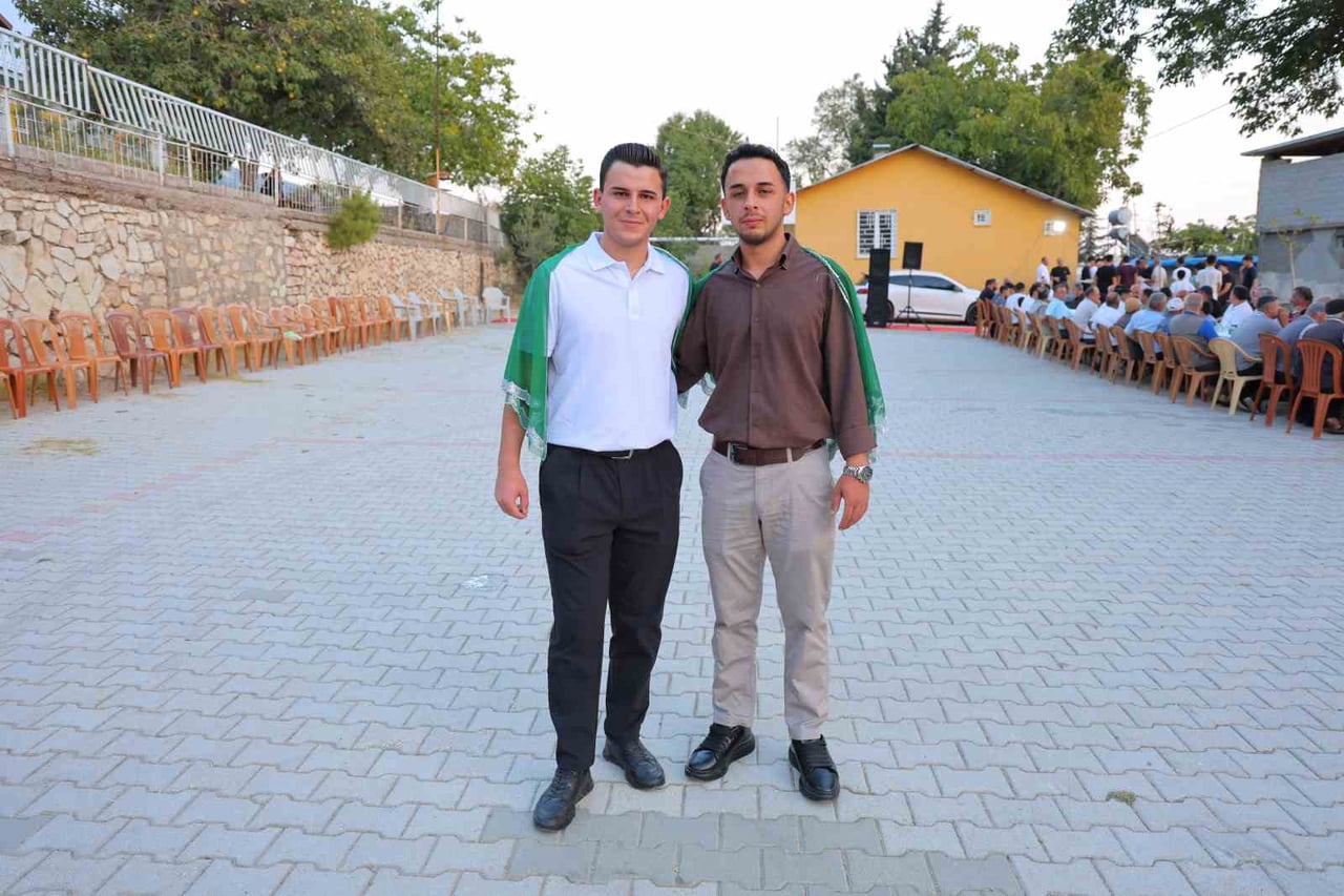 KAHRAMANMARAŞ’TA İKİZ KARDEŞLER OSMAN VE ORHAN TOPUZ, VATANİ GÖREVLERİNİ BİRLİKTE YAPACAK OLMANIN...