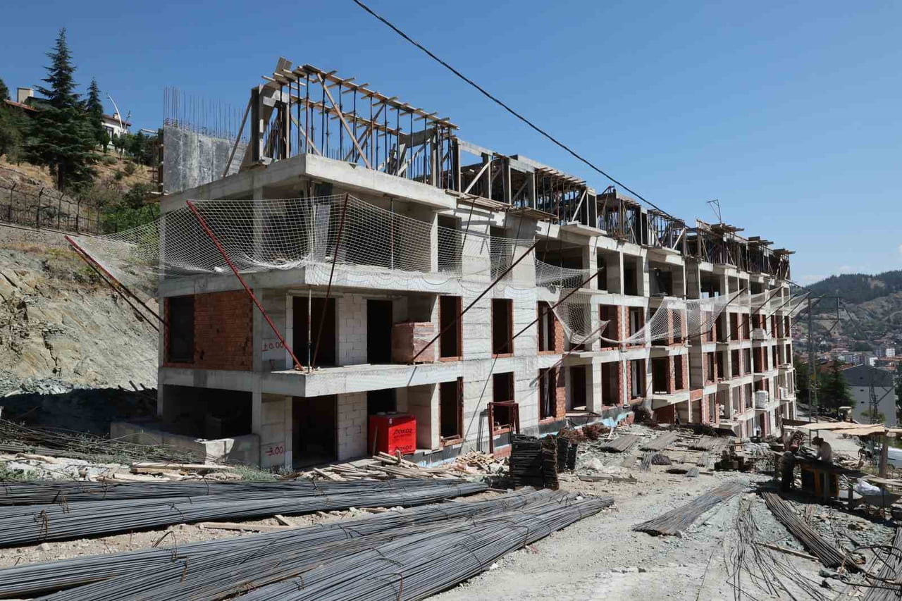 KALEDİBİ RİSKLİ ALANI KAPSAMINDA HAYATA GEÇİRİLEN KENTSEL DÖNÜŞÜM PROJESİNDE KONUTLARIN YAPIMINDA...