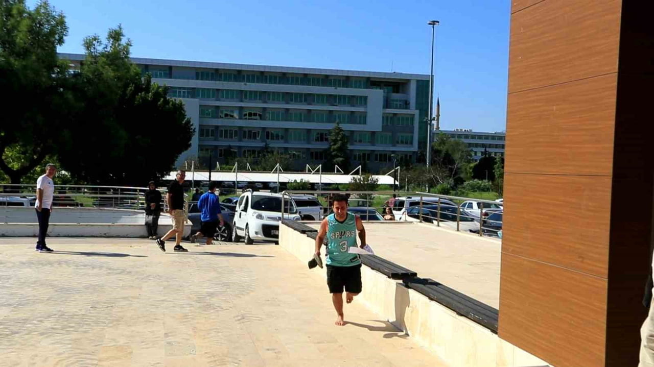 KAMU PERSONEL SEÇME SINAVI (KPSS) LİSANS GENEL YETENEK-GENEL KÜLTÜR OTURUMU ÜLKE GENELİNDE OLDUĞU...