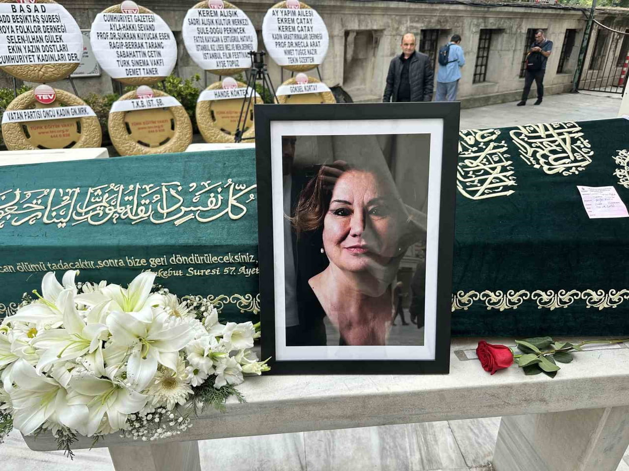 KANSER NEDENİYLE HAYATINI KAYBEDEN USTA OYUNCU, SESLENDİRME SANATÇISI VE AKADEMİSYEN GÜLSEN...