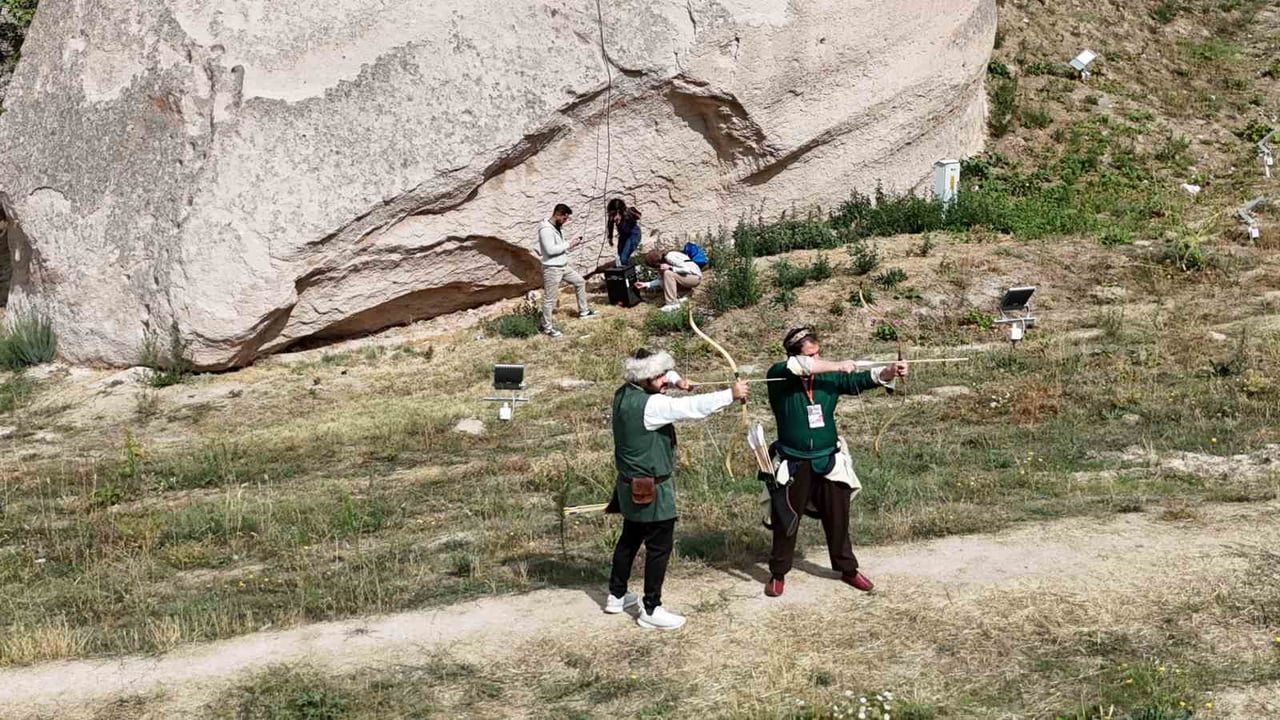KAPADOKYA’NIN EŞSİZ COĞRAFYASINDA DÜZENLENEN KAPADOKYA OKÇULUK FESTİVALİ BAŞLADI. FESTİVAL...