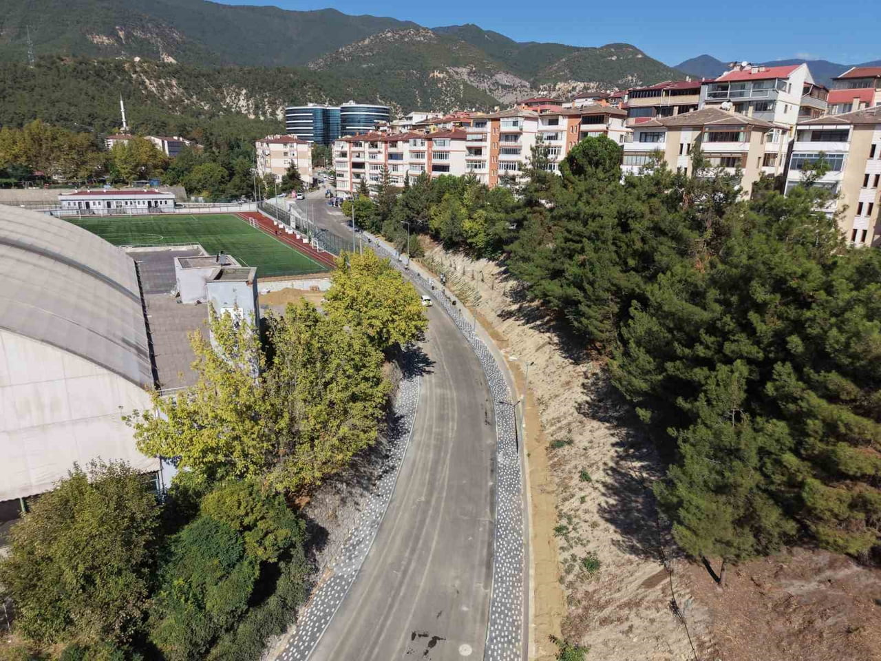 KARABÜK BELEDİYESİ TARAFINDAN ŞEHİR GENELİNDE HIZ KAZANAN YEŞİLLENDİRME VE PEYZAJ ÇALIŞMALARI...