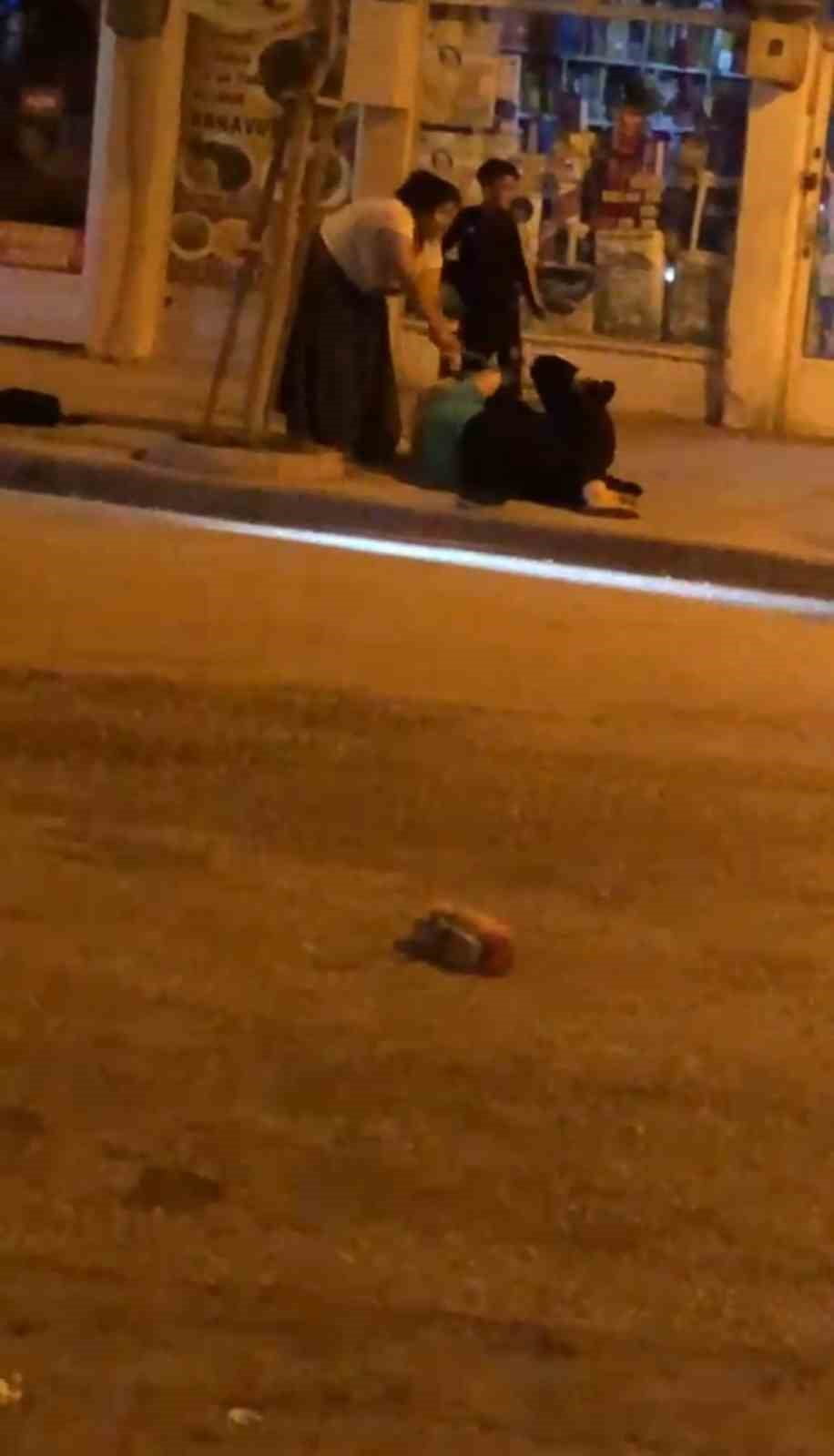 KARABÜK’TE İKİ GRUP ARASINDA CADDE ORTASINDA ÇIKAN SOPALI KAVGADA 1 KİŞİ YARALANDI.