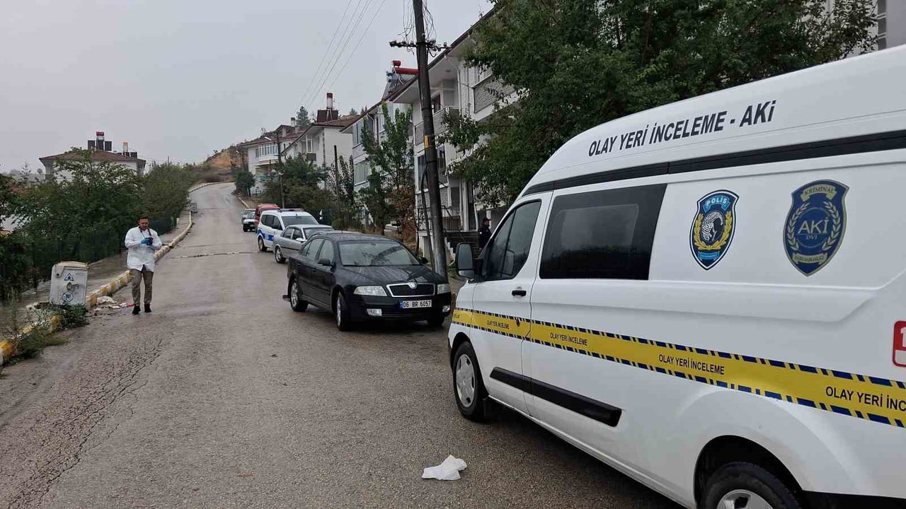 KARABÜK’ÜN ESKİPAZAR İLÇESİNDE OTOMOBİLİNDEN İNDİKTEN SONRA DENGESİNİ KAYBEDEREK YERE DÜŞEN RECEP...