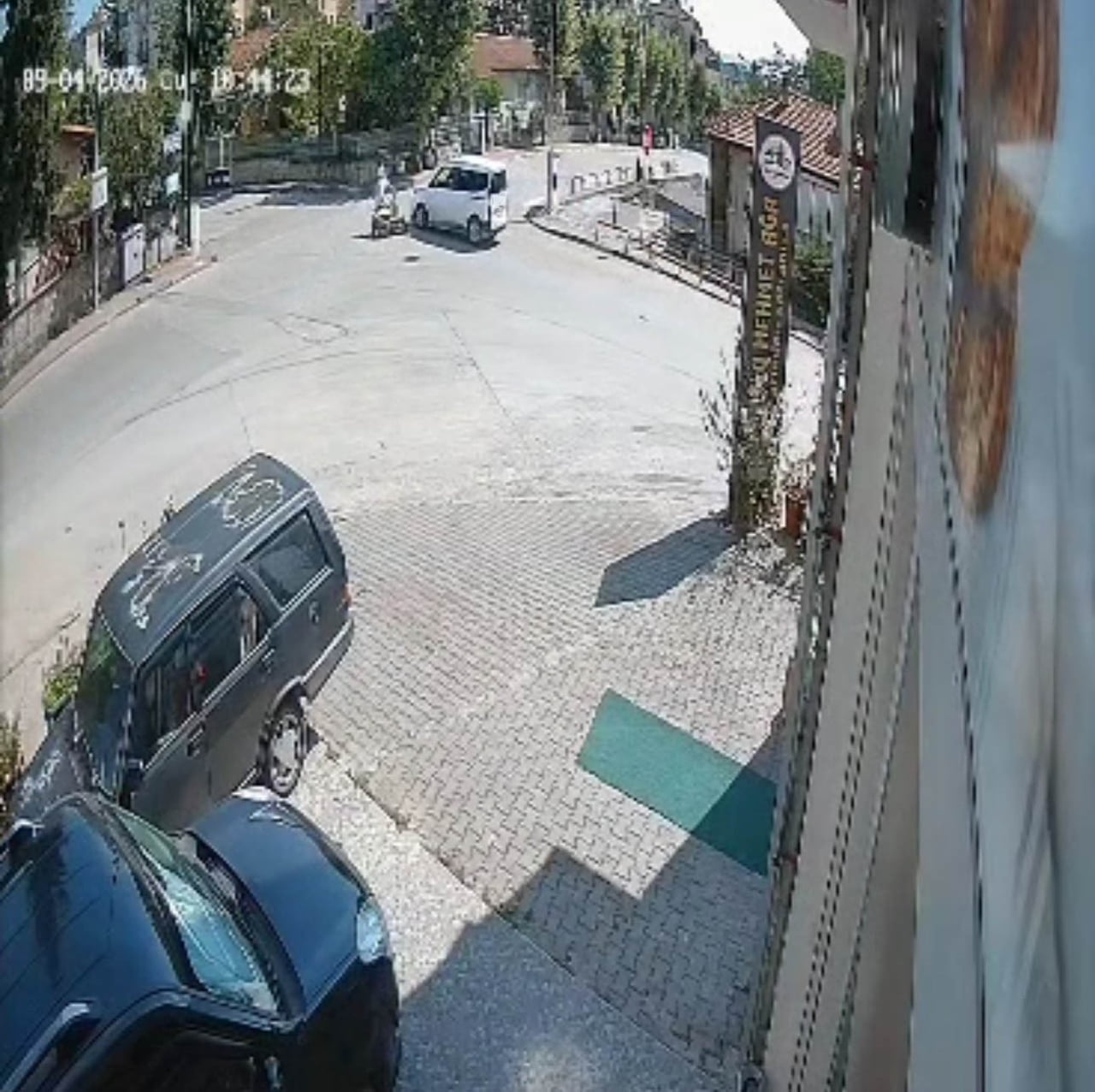 KARABÜK’ÜN SAFRANBOLU İLÇESİNDE HAFİF TİCARİ ARAÇ İLE MOTOSİKLETİN ÇARPIŞTIĞI KAZA, GÜVENLİK...