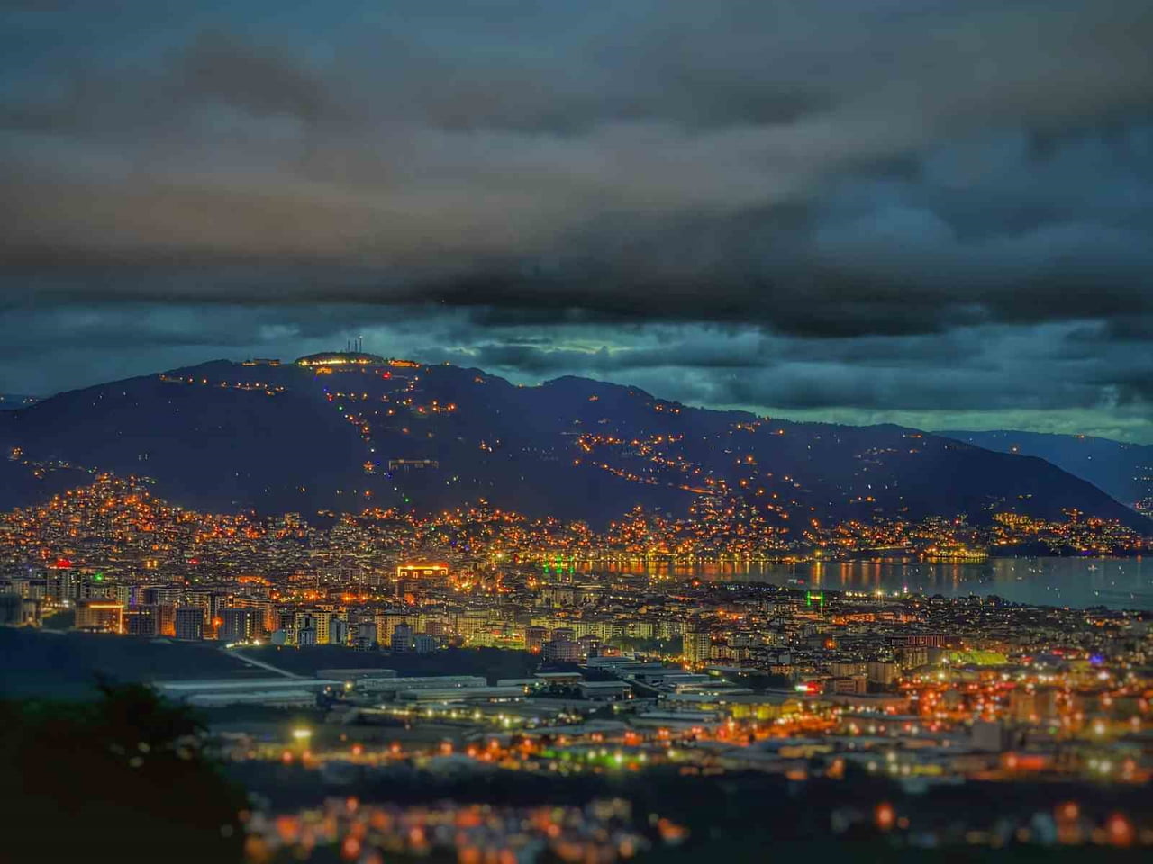 KARADENİZ’İN İNCİSİ ORDU, GÜNDÜZLERİ DOĞASI VE DENİZİYLE OLDUĞU KADAR GECELERİ DE BÜYÜLEYİCİ BİR...