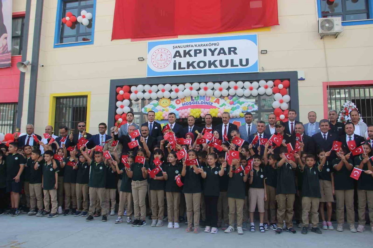 KARAKÖPRÜ İLÇESİNDEKİ AKPIYAR İLKOKULU'NDA YENİ EĞİTİM ÖĞRETİM YILININ BAŞLAMASI DOLAYISIYLA TÖREN...