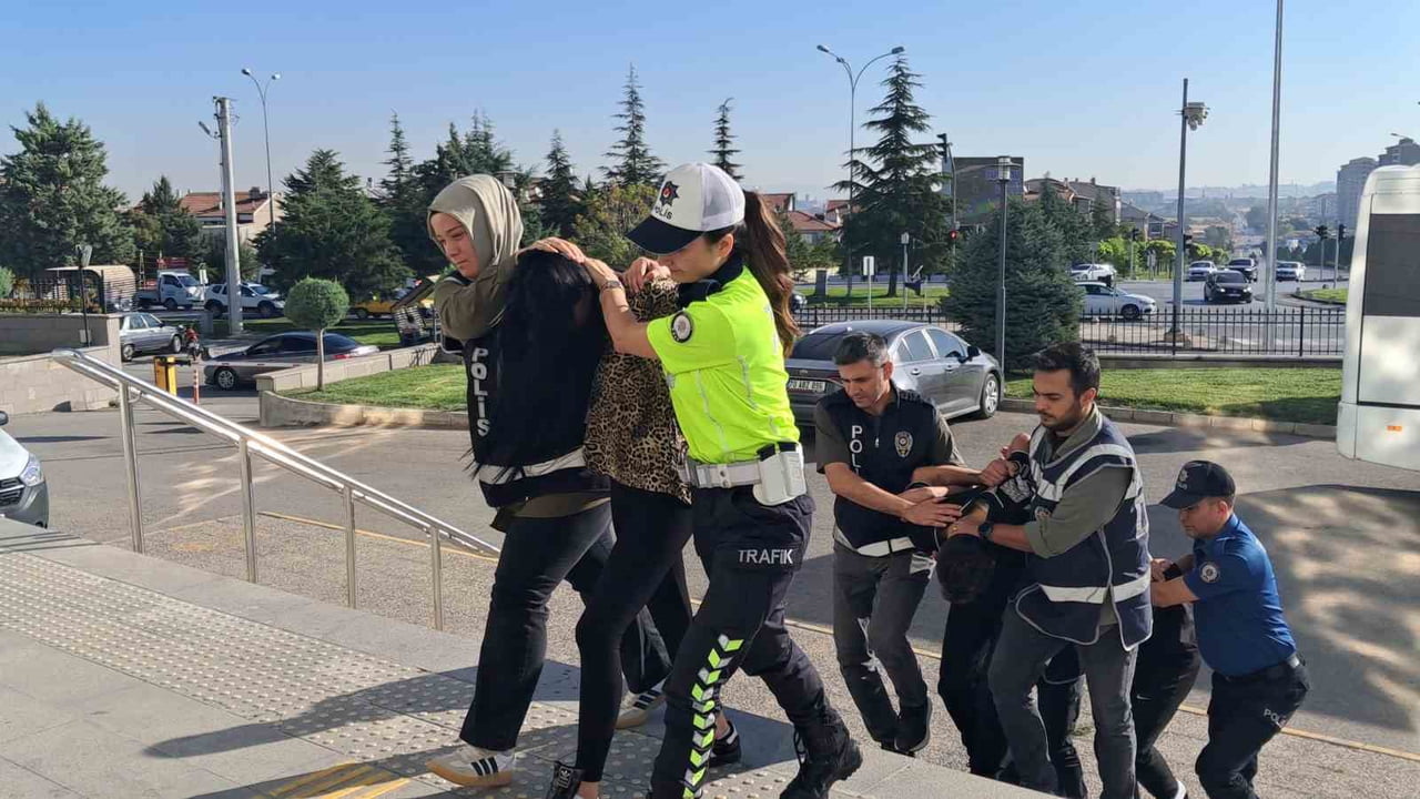 KARAMAN'DA "SOKAKLAR GÜVENDE" OPERASYONU KAPSAMINDA GÖZALTINA ALINAN 20 ŞÜPHELİDEN 1'İ KADIN 10...