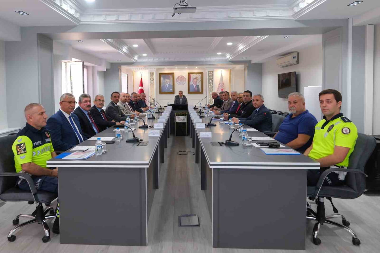 KARAMAN'DA VALİ HAYRETTİN ÇİÇEK BAŞKANLIĞINDA TRAFİK GÜVENLİĞİ TOPLANTISI...