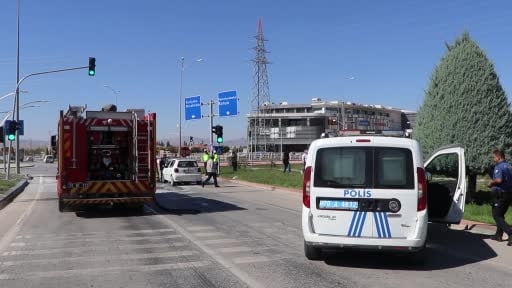 Karaman’da içinde 5 kişinin bulunduğu otomobil alev aldı