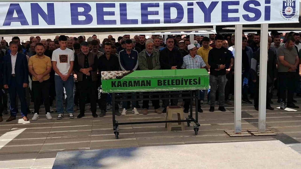 KARAMAN’DA KOCASIYLA BİRLİKTE EVLERİNDE ÖLÜ BULUNAN FATMA ÖZCAN'IN (45) CENAZESİ HAMİDİYE...