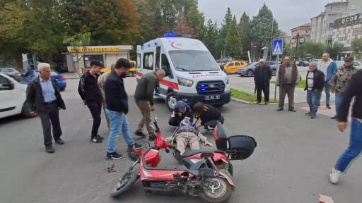 Karaman’da otomobil ile elektrikli bisiklet çarpıştı: 83 yaşındaki sürücü yaralandı