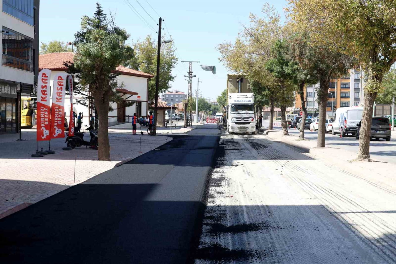KARATAY’DA ULAŞIM AKSLARININ YENİLENMESİNE YÖNELİK ÇALIŞMALAR KAPSAMINDA SEDİRLER CADDESİ’NDE BİR...