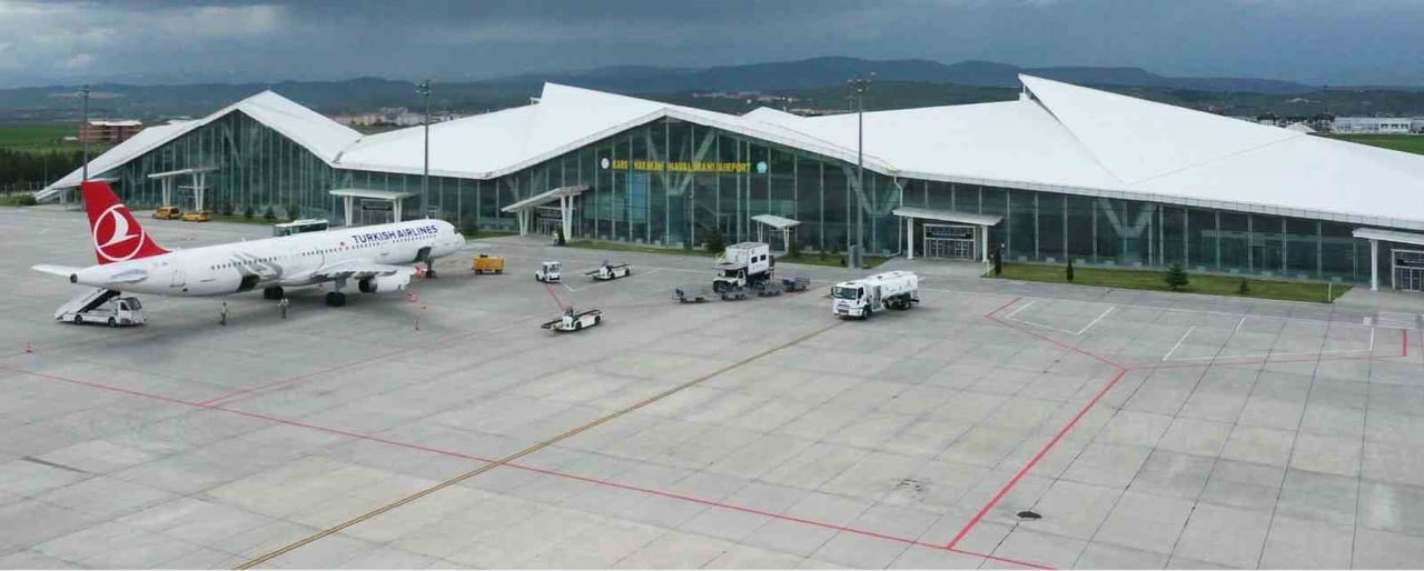 KARS HARAKANİ HAVALİMANI’NDA 8 AYDA 423 BİN YOLCU TRAFİĞİ(IŞIK ÇAPANOĞLU/KARS-İHA)