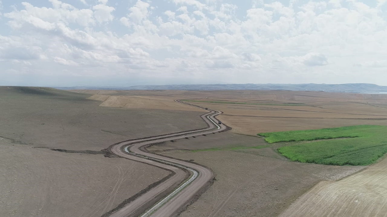 KARS’TA 200 BİN DEKARLIK TARIM ARAZİSİ YENİDEN ŞEKİLLENİYOR(KARS-İHA)