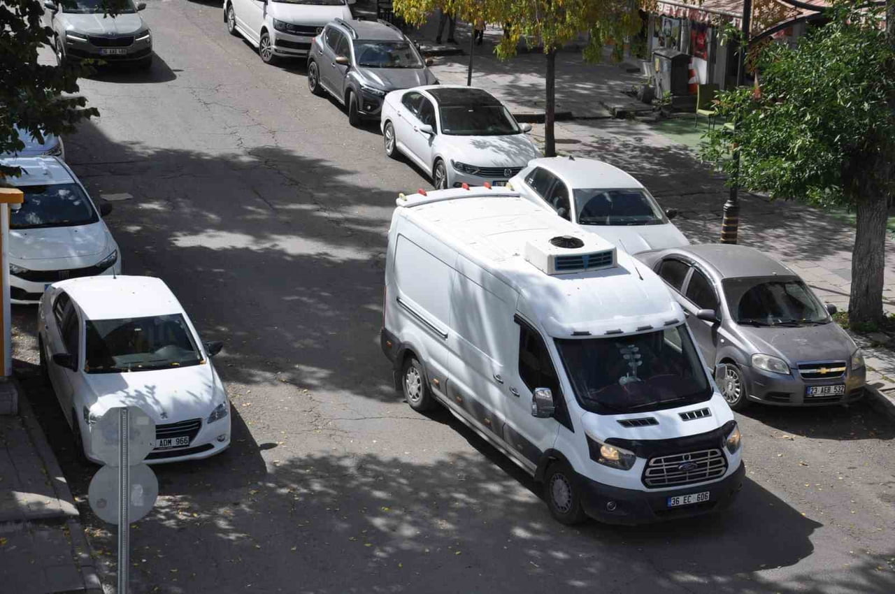 KARS’TA ARAÇ SAYISI NÜFUSU İKİYE KATLADI: 90 BİN KİŞİYE 56 BİN 733 ARAÇ(KARS-İHA)